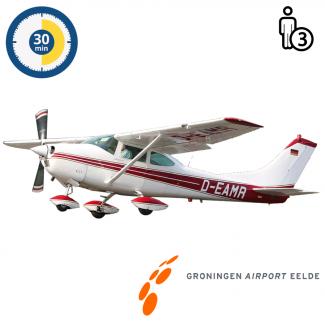 Proefles | Vliegles | Rondvlucht Cessna 182 Skylane Groningen Airport Eelde (30 minuten)